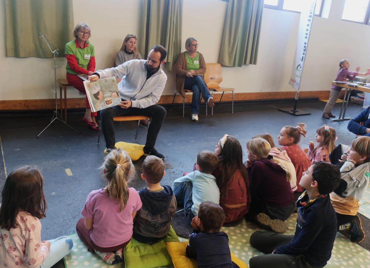 Christoph Oswald liest vor